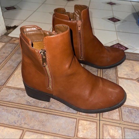 Chelsea boots with side zipper - Picture 1 of 16